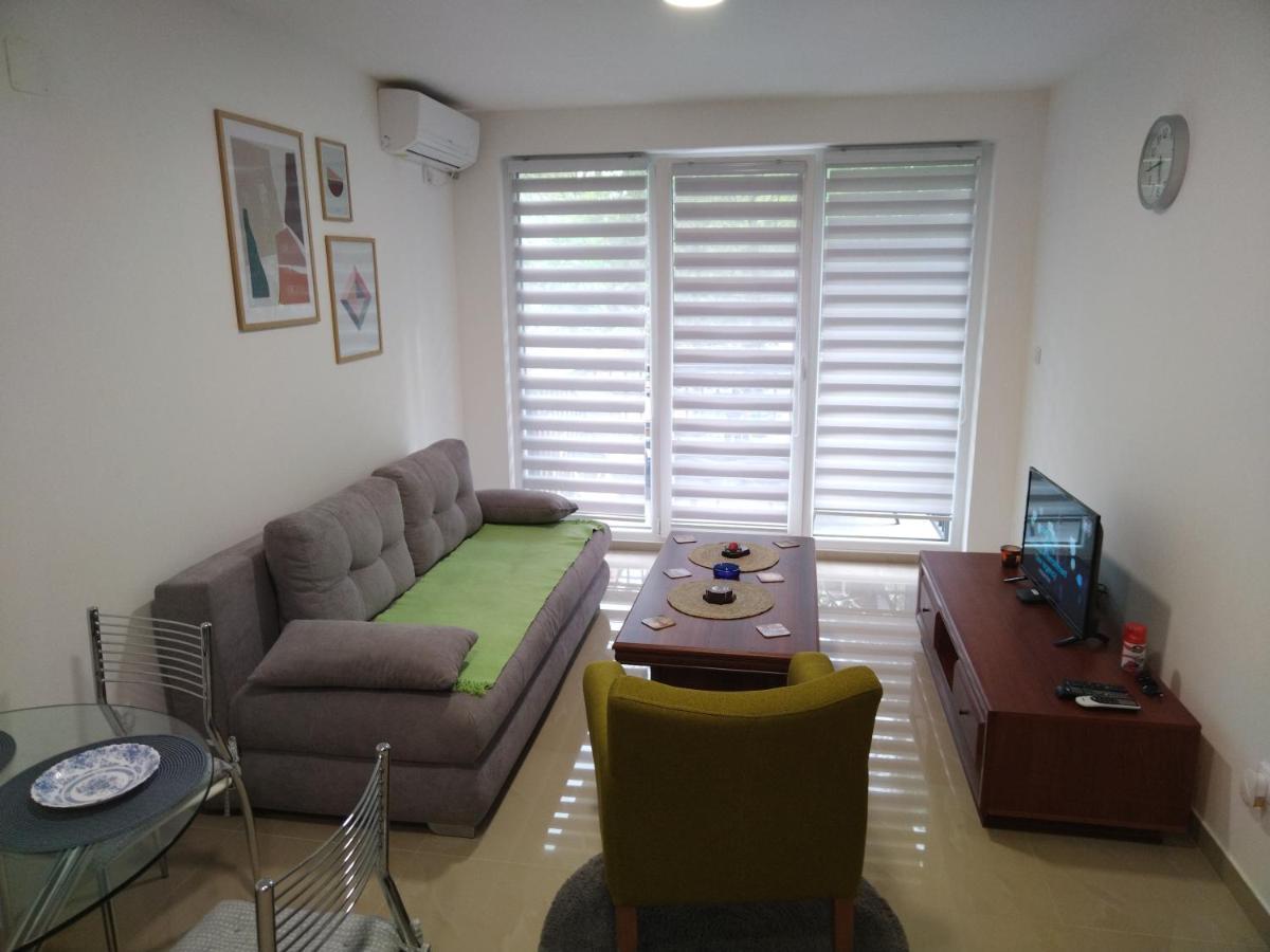 Apartman "N" Srebrno Jezero Ostrovo ภายนอก รูปภาพ