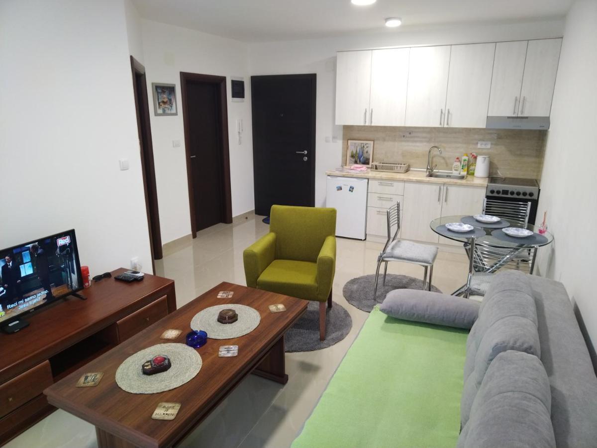Apartman "N" Srebrno Jezero Ostrovo ภายนอก รูปภาพ