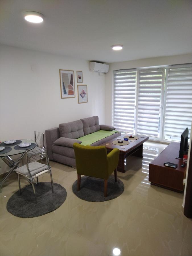 Apartman "N" Srebrno Jezero Ostrovo ภายนอก รูปภาพ
